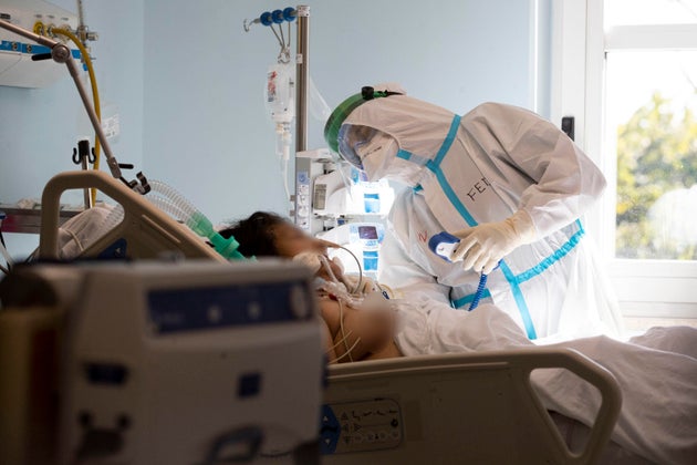 Covid: 26.831 nuovi casi con 201mila tamponi, 217 morti Covid: 26.831 nuovi casi con 201mila tamponi, 217 morti