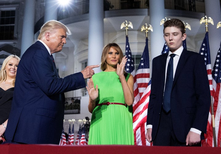 Donald y Melania con su hijo, Barron Trump, en la Convención Nacional Republicana.