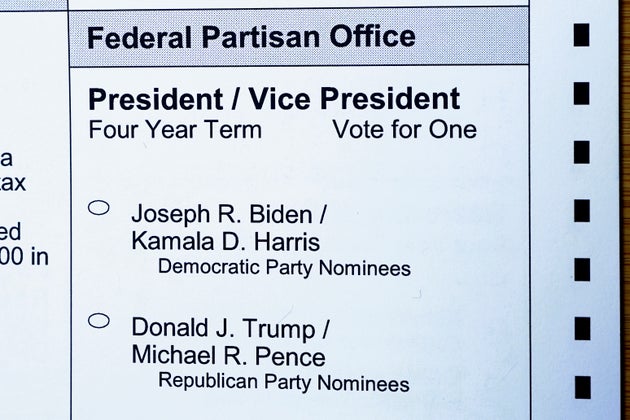 워싱턴주의 우편투표용지. 민주당과 공화당의 대통령 및 부통령 후보자의 이름이