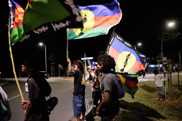 En Nouvelle-Calédonie, les indépendantistes majoritaires au gouvernement, une première depuis 40 ans (Photo d'illustration: des drapeaux indépendantistes du FLNKS après le référendum du 4 octobre à Nouméa).