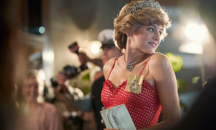 Elizabeth Debicki es Diana Spencer en 'The Crown' (Netflix).