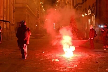 Firenze, manifestazione in Centro: due fermati e lancio di lacrimogeni