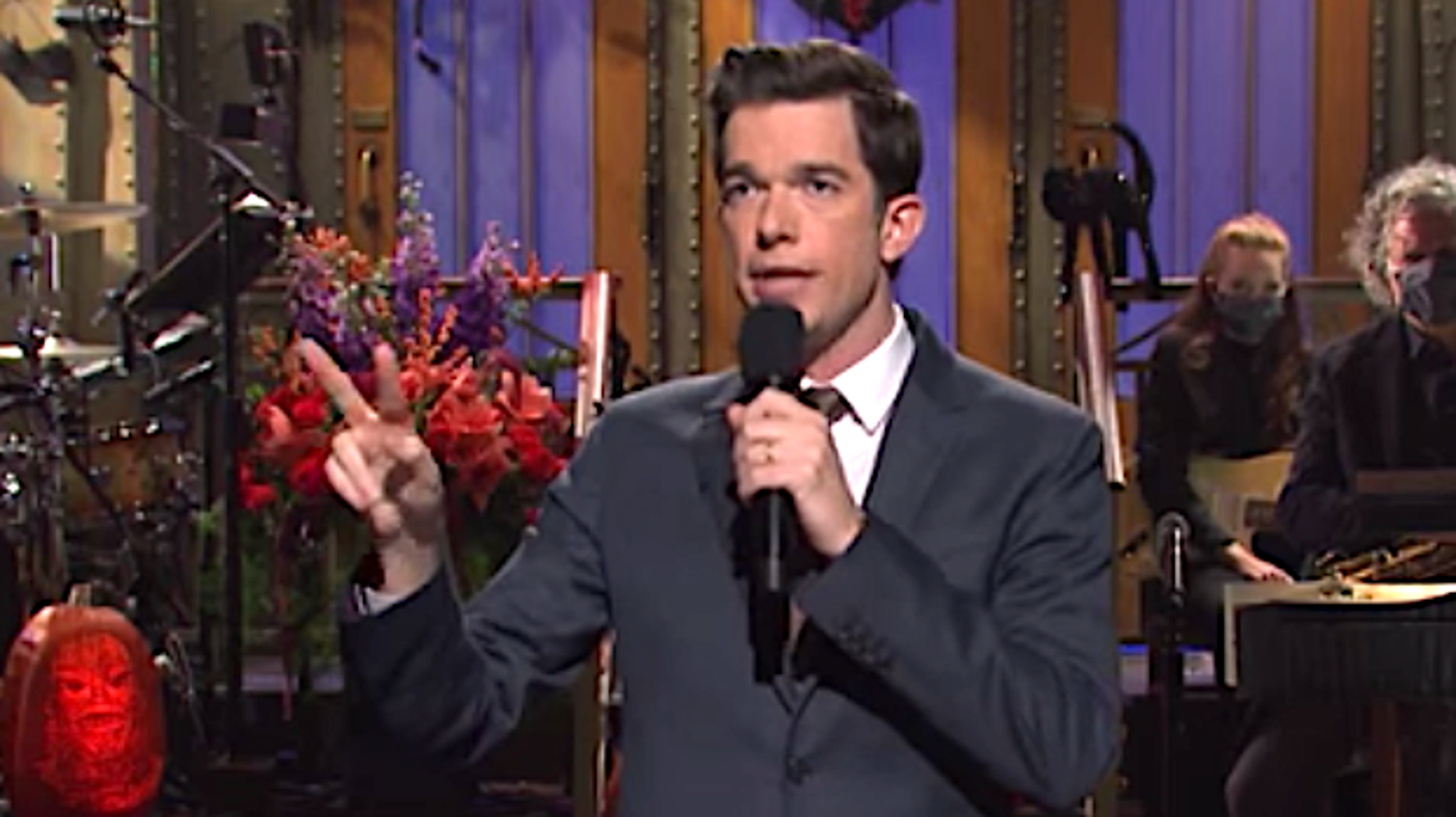 John Mulaney Calls Election Elderly Man Contest In Hilarious Snl Monologue Huffpost Canada Life