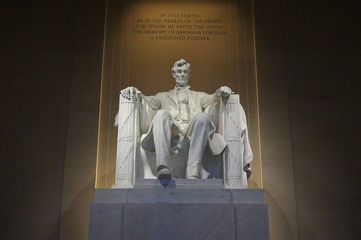 1 Νοεμβρίου 2020- Το Μνημείο του Λίνκολν (Lincoln Memorial) στην Ουάσιγκτον χτίστηκε για να τιμήσει τον δέκατο έκτο Πρόεδρο των Ηνωμένων Πολιτειών Αβραάμ Λίνκολν.