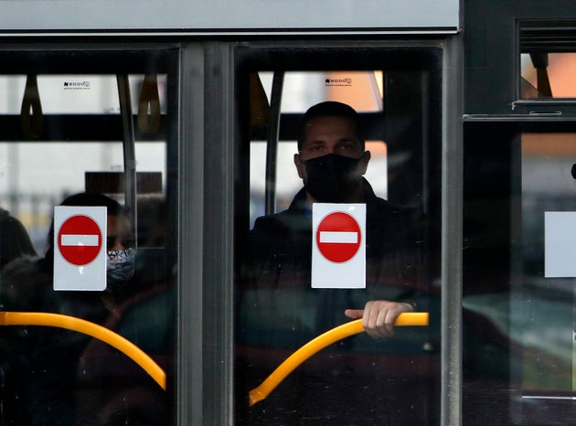 Ξεπέρασαν τα 1,2 εκατομμύρια οι θάνατοι από κορονοϊό – Οι χώρες που επιβάλλουν και πάλι