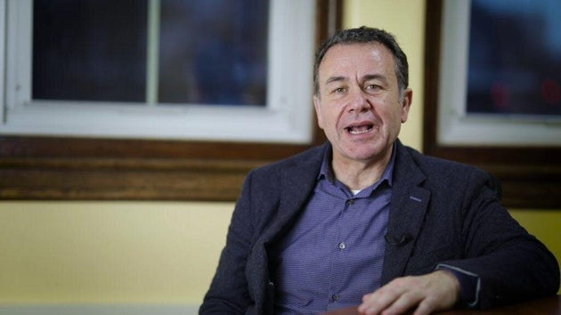 Πέτρος Βαμβακάς Αναπληρωτής Καθηγητής Πολιτικής Επιστήμης στο Τμήμα Πολιτικής Επιστήμης & Διεθνών Σπουδών του Emmanuel College της Βοστώνης