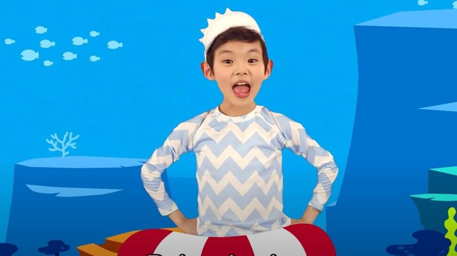 Baby Shark Devient La Video La Plus Vue Sur Youtube Le Huffpost Baby Shark Devient La Video La Plus Vue Sur Youtube Le Huffpost