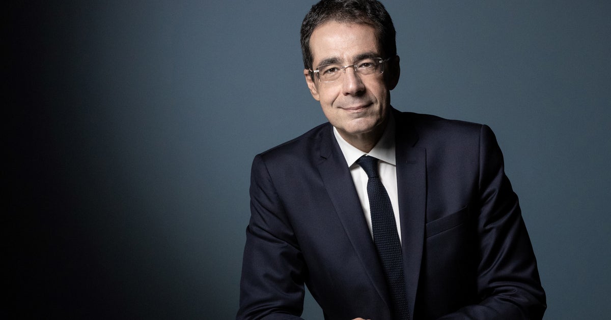Qui Est Le Compagnon De Adrien Gindre Accusé d'agression sexuelle, Darius Rochebin remplacé par Adrien Gindre