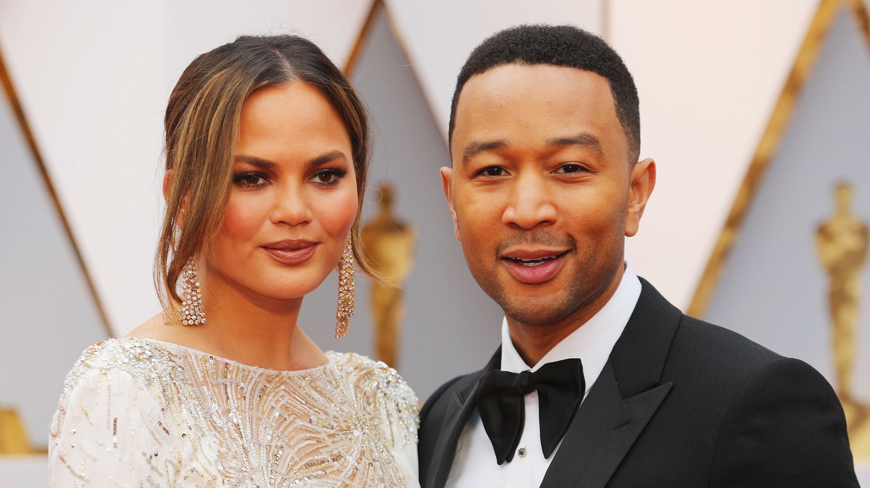 Chrissy Teigen Devoile Un Tatouage En L Honneur Du Bebe Qu Elle A Perdu Huffpost Null