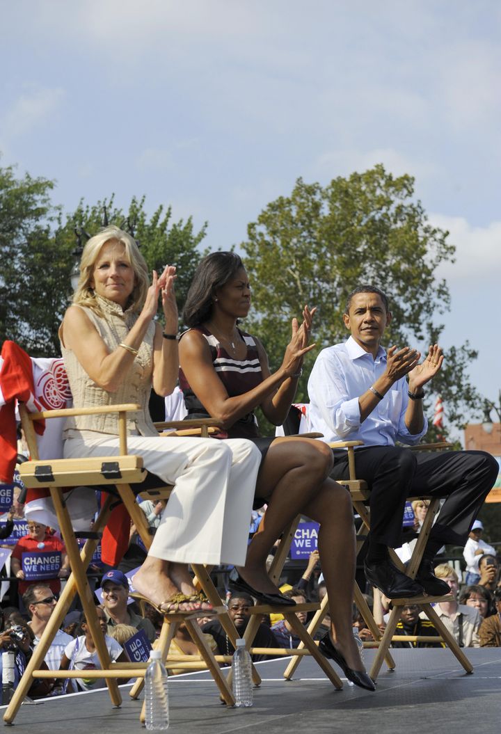 Με τον Μπάρακ και την Μισέλ Ομπάμα παρακολουθούν ομιλία του Τζο Μπάιντεν στο Ντητρόιτ, το 2008.