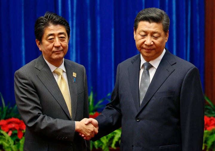 安倍晋三前首相と中国の習近平（シーチンピン）国家主席