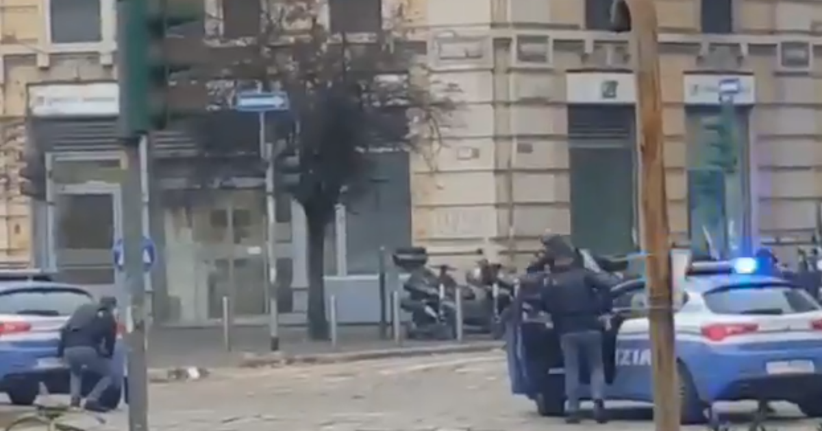 Rapina in banca a Milano, rapinatori in fuga L'HuffPost Rapina in banca a Milano, rapinatori in fuga L'HuffPost