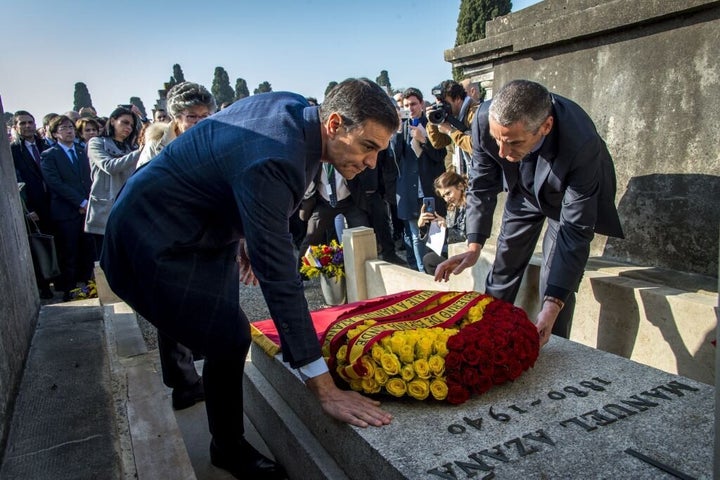 Pedro Sánchez rinde tributo a Manuel Azaña, en su tumba, el 24 de febrero de 2019, en Montauban (Francia).