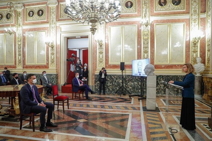 La presidenta del Congreso, Mertitxell Batet, y el presidente del Gobierno, Pedro Sánchez, este martes en el Congreso.