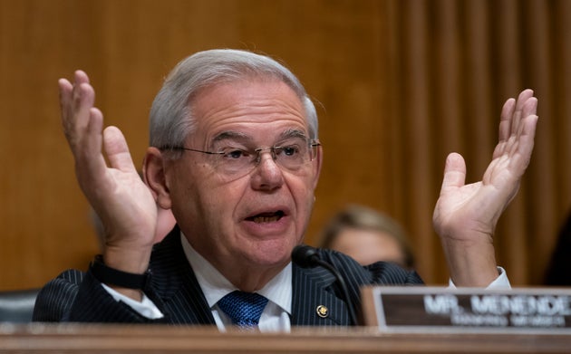 O Mπομπ Μενέντεζ, επικεφαλής...