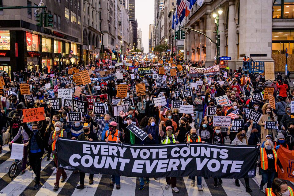 Count Every Vote!”, το σύνθημα που ηχεί στους δρόμους των ΗΠΑ μετά τις  απειλές Τραμπ | HuffPost Greece