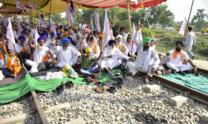 Farmers during the ongoing 'Rail Roko' or 'Stop the Trains' protest against the new agriculture laws, at Devi Dass Pura on October 9, 2020 in Amritsar, India. (Photo by Sameer Sehgal/Hindustan Times via Getty Images)