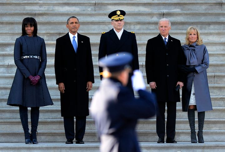 2013年の就任式に臨むバラク・オバマ大統領とミシェル・オバマ氏、ジョー・バイデン副大統領とジル・バイデン氏