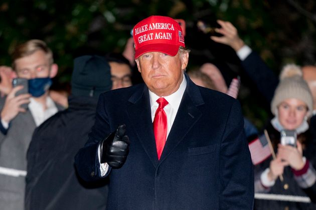 Donald Trump à la Maison Blanche le 3 novembre 2020 devant des supporters (AP Photo/Patrick