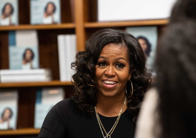 Michelle Obama, ici lors du lancement de ses mémoires dans une librairie de Washington, aux États-Unis,...