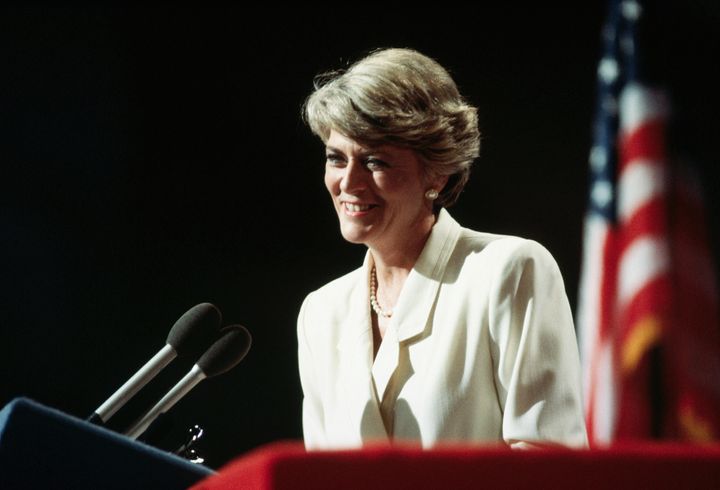 1984年、女性として初めてアメリカの主要政党の副大統領候補に指名され、演説するジェラルディン・フェラーロ氏