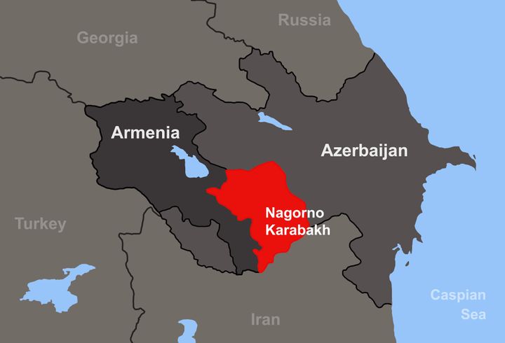 赤い部分が2020年の軍事衝突前まで「ナゴルノ・カラバフ共和国」が実効支配していた地域。