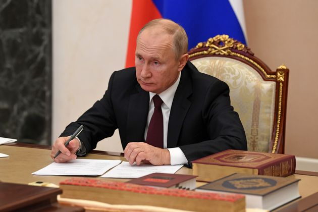 Vladimir Poutine attend que les résultats officiels de l'élection présidentielle...