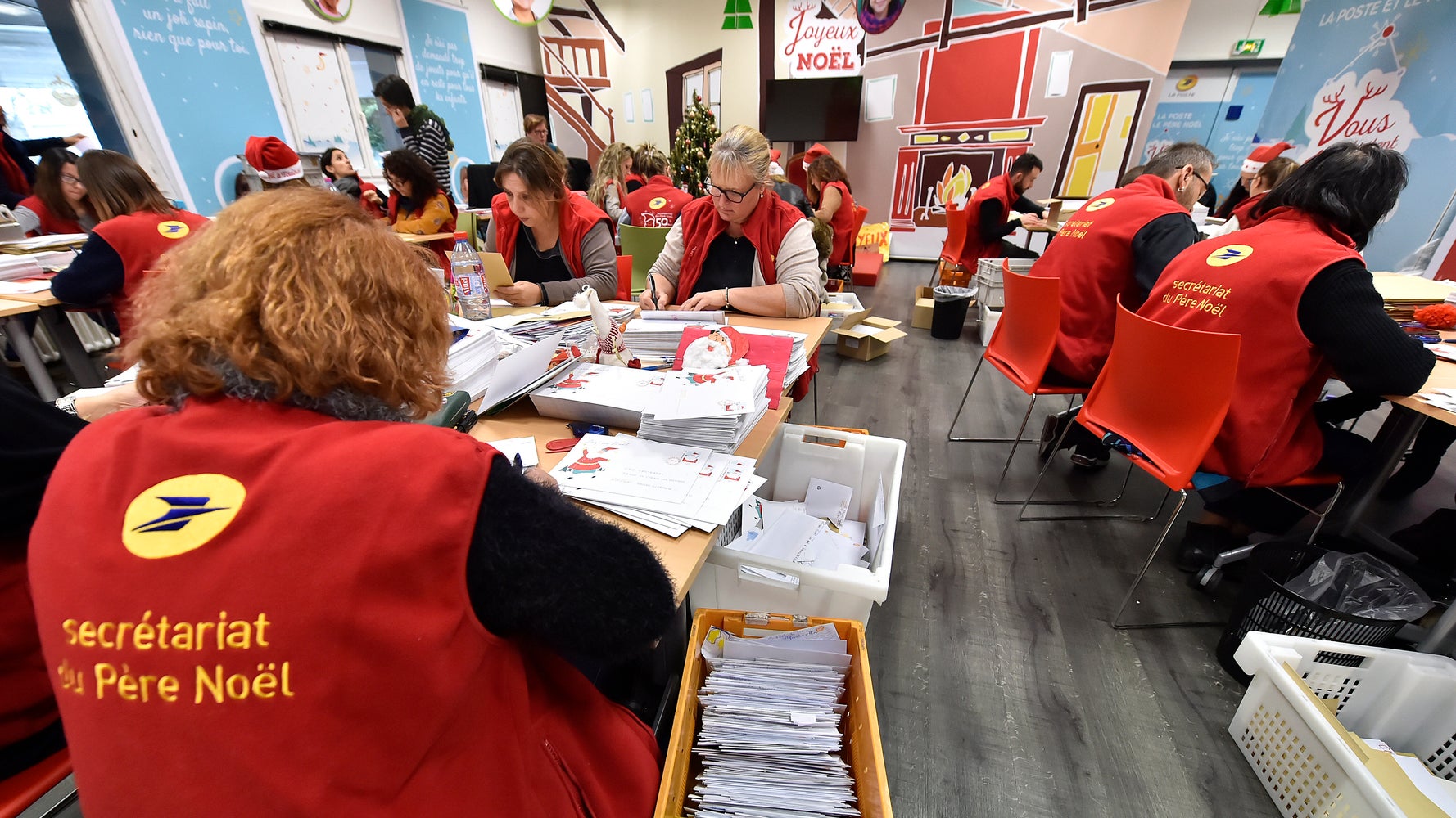 Envoyer La Lettre Au Pere Noel Par La Poste Confinement Ou Pas Le Pere Noel De La Poste Repondra Aux Lettres Des Enfants Le Huffpost Envoyer La Lettre Au Pere Noel Par La Poste Confinement Ou Pas Le Pere Noel De La Poste Repondra Aux Lettres Des Enfants Le Huffpost