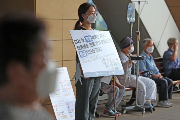 Protest against the expansion of the public medical schools and the gardens of the medical schools