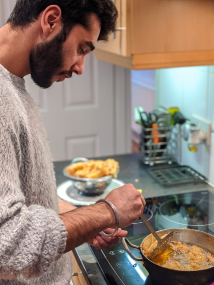 Harish Malhi making pakoras