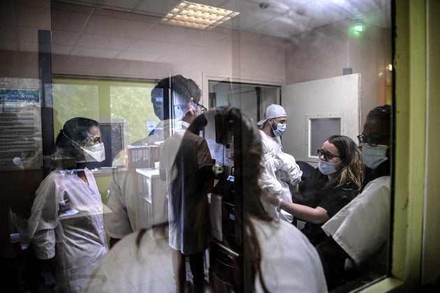 Ερευνα: 1 στους 5 ασθενείς κορονοϊού εμφανίζει ψυχική ασθένεια εντός 90
