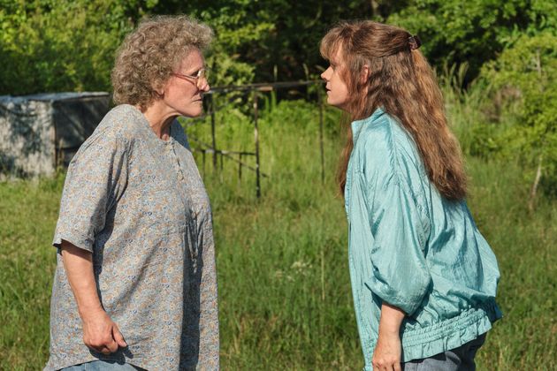 Close and Amy Adams in Hillbilly Elegy.