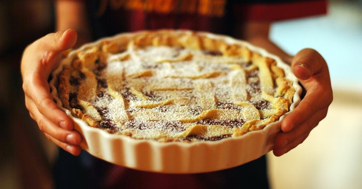 How Infectious Disease Experts Are Spending Thanksgiving During COVID-19 2 Infectious disease experts are adjusting their holiday plans — like skipping air travel in favor of Zoom dinners — to reduce the spread of COVID-19. 