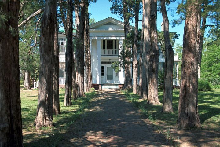 Το σπίτι του συγγραφέα στο Μισισίπι, το οποίο η κόρη του Τζιλ πώλησε το 1972 στο Πανεπιστήμιο του Μισισίπι. Το Rowan Oak ανακηρύχθηκε το 1968 Εθνικό Ιστορικό Μνημείο. 