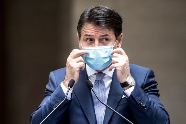 Conte: "Niente vacanze sulla neve a Natale" Conte: "Niente vacanze sulla neve a Natale"