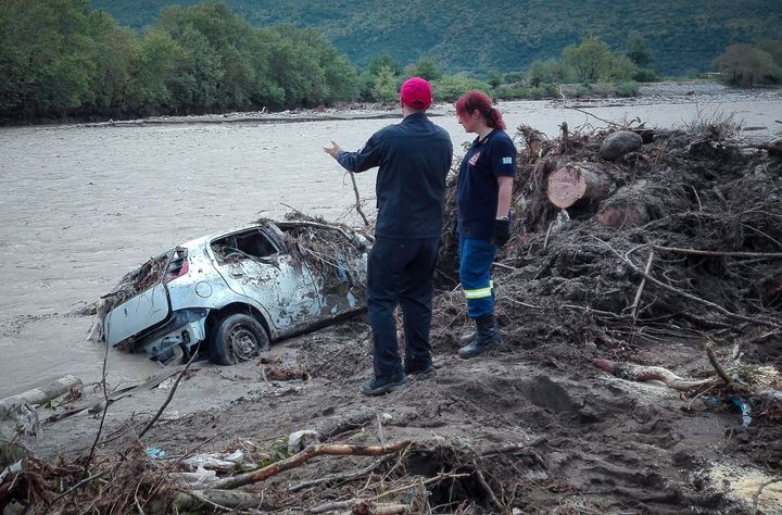 Μετά από έρευνες η ΕΜΑΚ εντόπισε στον ποταμό Πάμισο, το ΙΧ αυτοκίνητο της αγνοούμενης 40χρονης γυναίκας,στο Μουζάκι Καρδίτσας, Σάββατο 19 Σεπτεμβρίου 2020 (EUROKINISSI/ΘΑΝΑΣΗΣ ΚΑΛΛΙΑΡΑΣ)