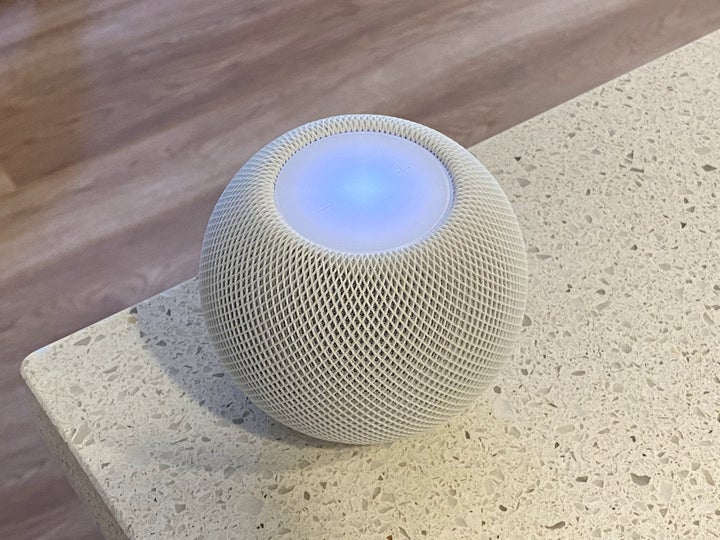 Apple「HomePod mini」、1台買ったら絶対2台欲しくなる...！1万