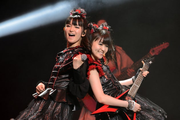 Babymetal とは メンバーや経歴を紹介 10周年の メタルとアイドルの融合 に注目集まる Update ハフポスト