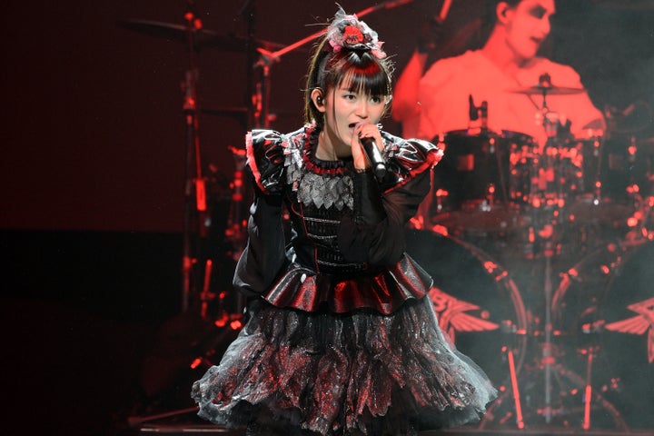 Babymetal とは メンバーや経歴を紹介 10周年の メタルとアイドルの融合 に注目集まる Update ハフポスト アートとカルチャー