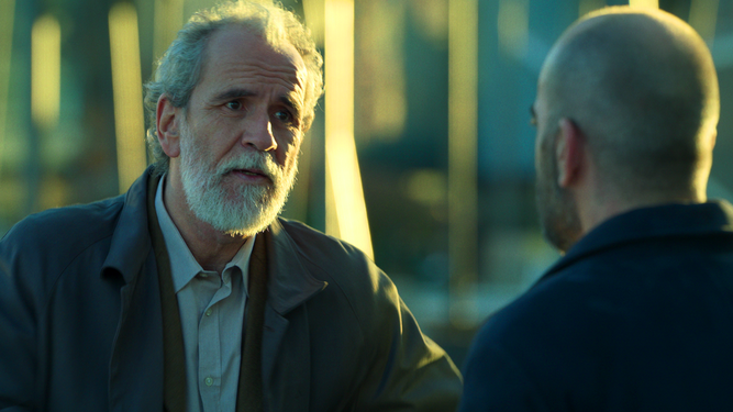 El inspector Conte (Guillermo Toledo) en 'Los favoritos de Midas' (Netflix).