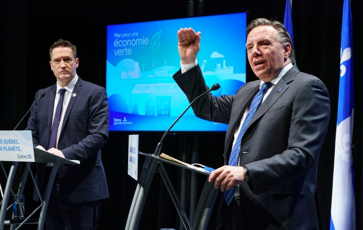 Le premier ministre François Legault et le ministre de l'Environnement et de la Lutte contre les changements climatiques Benoit Charette lors de la présentation du Plan pour une économie verte.