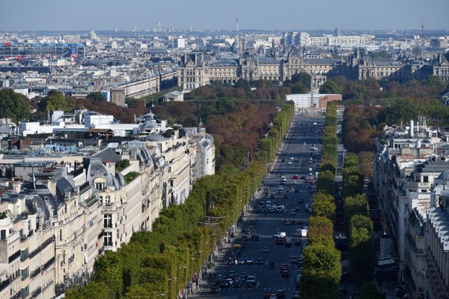 Le rond point des Champs-Élysées, vu depuis l'Arc de Triomphe le 21 septembre 2020 (Photo...