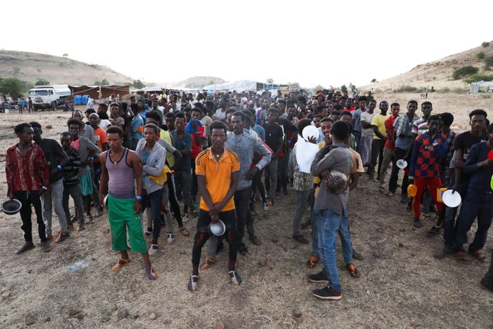 17 Νοεμβρίου 2020 - Αιθίοπες πρόσφυγες έχουν συγκεντρωθεί στην περιοχή Qadarif region,στο ανατολικό Σουδάν. Σύμφωνα με τον ΟΗΕ χιλιάδες πρόσφυγες εγκαταλείπουν τις εστίες τους στο Tigray καθώς οι συγκρούσεις κλιμακώνονται και ο φόβος ανάφλεξης στο κέρας της Αφρικής είναι πολύ πιθανός.