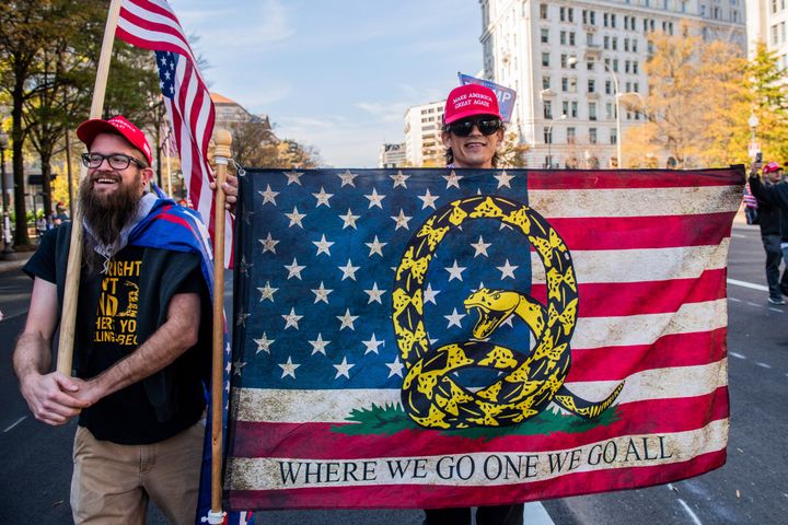 WASHINGTON D.C. 14 Νοεμβρίου 2020 Υποστηρικτές του A Qanon διαδηλώνουν έξω από το Ανώτατο Δικαστήριο σχετικά το αποτέλεσμα των αμερικάνικων εκλογών 