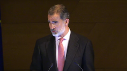 El rey Felipe VI para su discurso y dice esto sobre Vicente Vallés: su comentario provoca