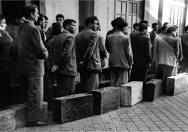 Inmigrantes extremeños se disponen a abandonar España con destino al