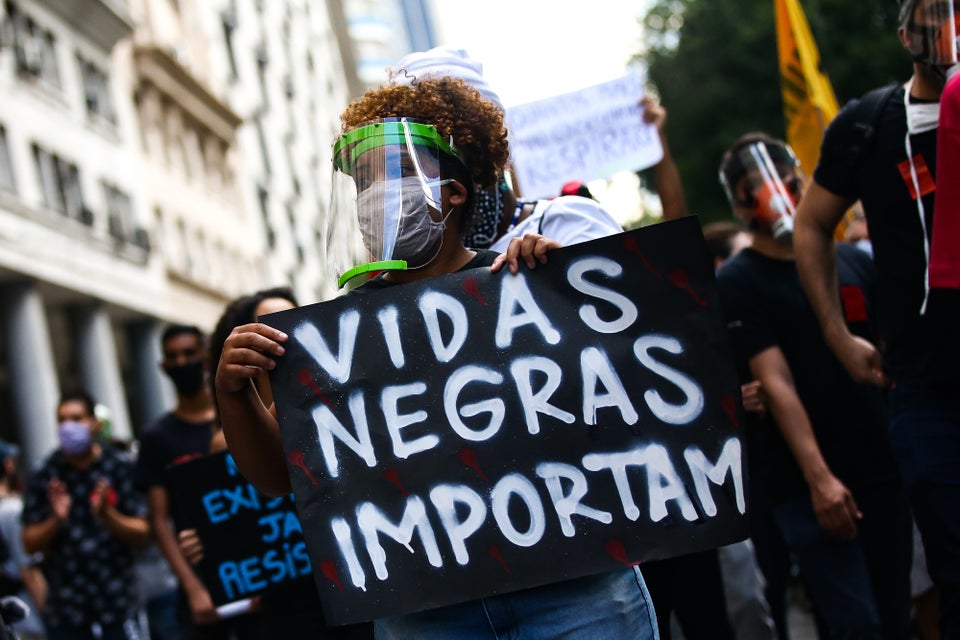 Dos 10 milhões de brasileiros entre 14 e 29 anos de idade que deixaram de frequentar a escola...