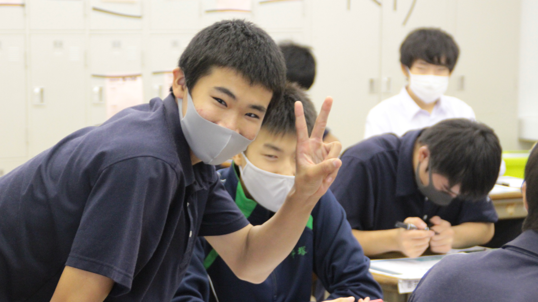 Exit兼近さんの言葉に背中押され 男子高校生130人が 世界平和 について考えてみた ハフポスト