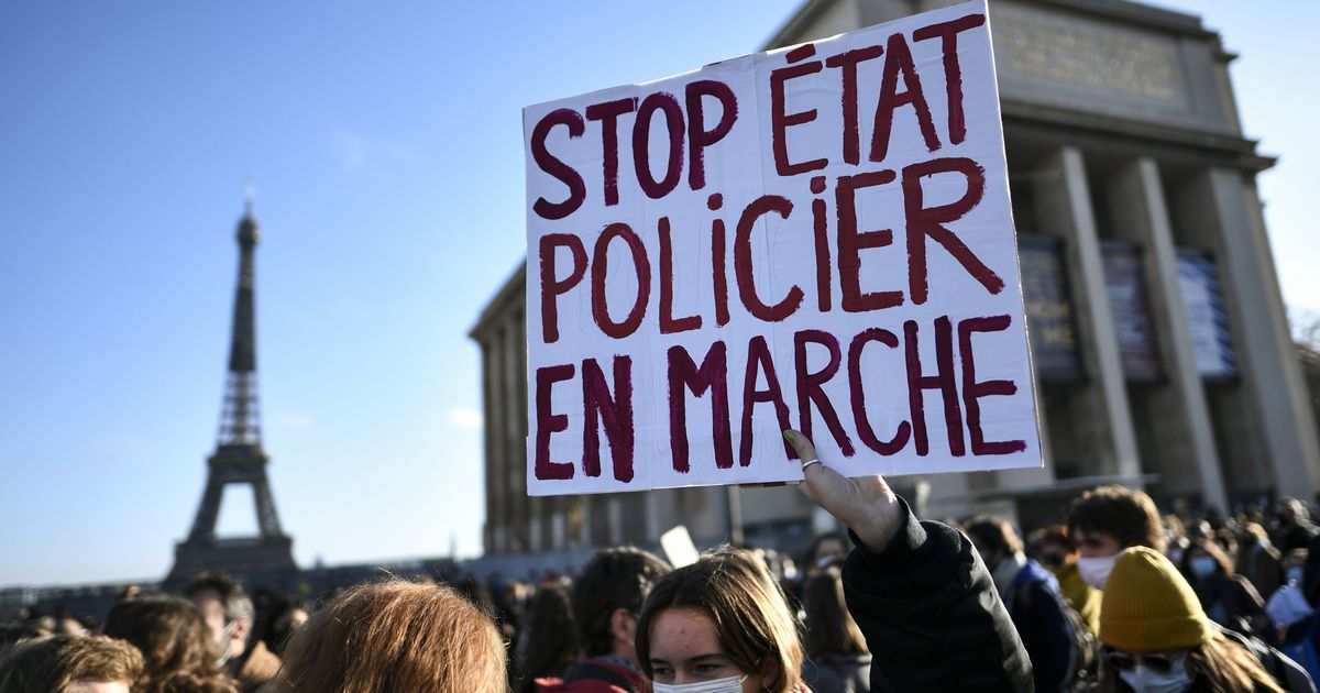 “Liberté-Liberté”, Paris demonstrates against the law banning police filming