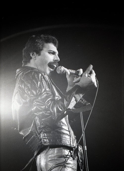 フレディ・マーキュリーの死から29年。16枚の写真で伝説のライブや日本